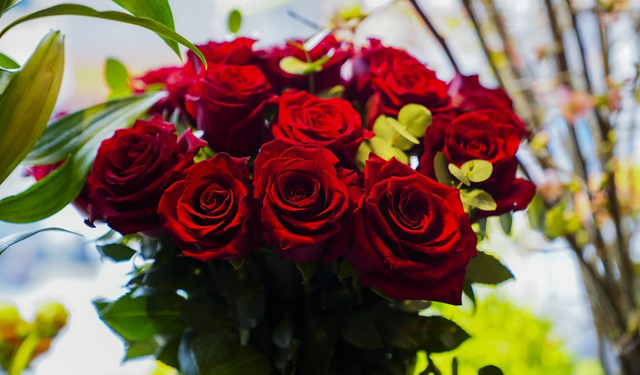 Sevgililer Günü'nde gül alacaklar dikkat: Bir adet gülün fiyatı 400 liraya kadar çıktı