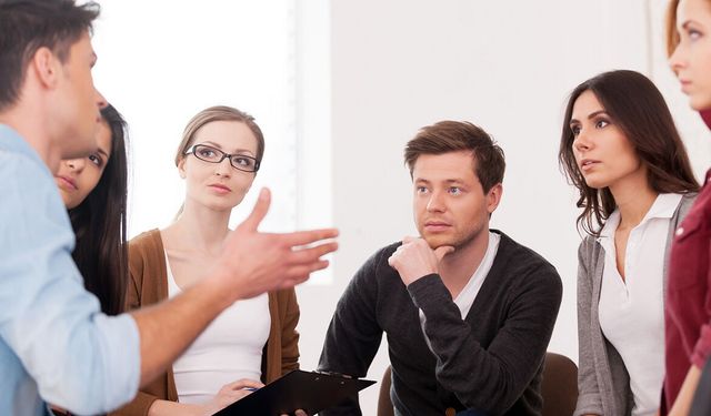 Genç İzmir’den İngilizce hamlesi: Konuşma kulüpleri Şubat’ta 6 noktada başlıyor