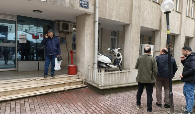 Ödemiş’te kamu binasındaki tuvalet uygulaması vatandaşı mağdur ediyor