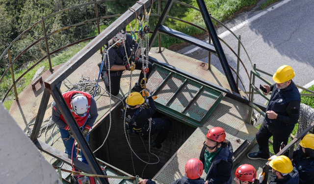 İzmir Büyükşehir Belediyesi: Afetlerde mahsur kalan hayvanlar unutulmayacak