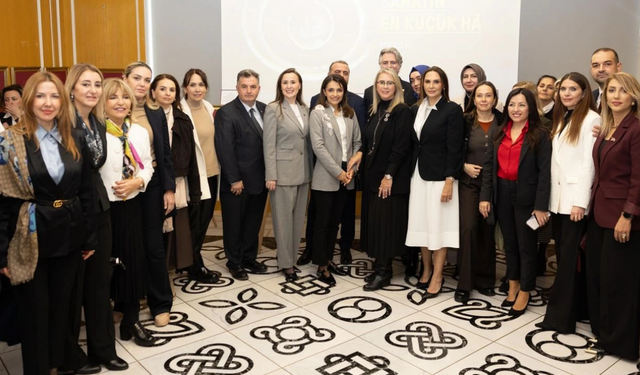 Türkiye yüzyılı kadınları sergisi İzmir’de sanatseverlerle buluştu