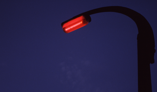 Avrupa neden kırmızı sokak lambalarına geçiyor?