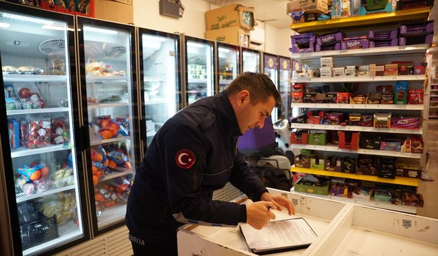 Torbalı’da halk sağlığı alarmı: SKT’si geçmiş ürün satan online markete mühür