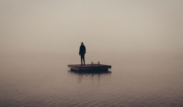 İzmir'de kaç kişi yalnız yaşıyor?