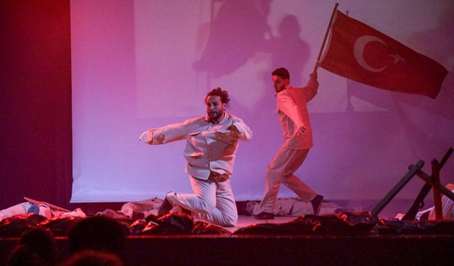 Suat Taşer’de destansı gece: Çanakkale 1915 DUR YOLCU!