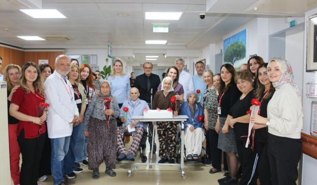 İzmir’de palyatif servisinde “Yaşlılar Haftası” etkinliği düzenlendi