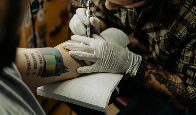 MHP’li Karakoç’tan kanun teklifi: 18 yaş altına dövme, piercing ve estetik yasağı