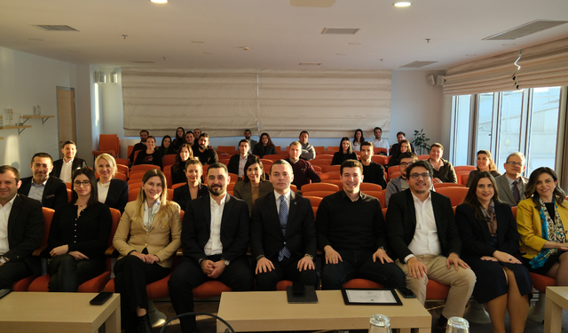 İş dünyasının yeni yetkinliği: Yapay zekâyı anlamak ve yönetebilmek