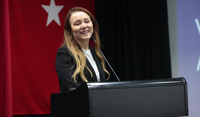 Konak’ta gelecek mesaisi: Gençler Hibrit Kariyer Zirvesi’nde buluştu