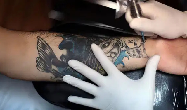 18 yaş altına dövme ve piercing için “kasten yaralama” düzenlemesi teklifi