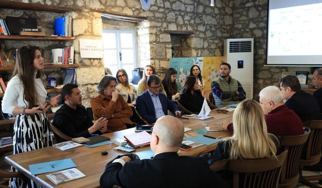 Çeşme Belediyesi’nin sosyal konut projesi İzmir milletvekillerine tanıtıldı