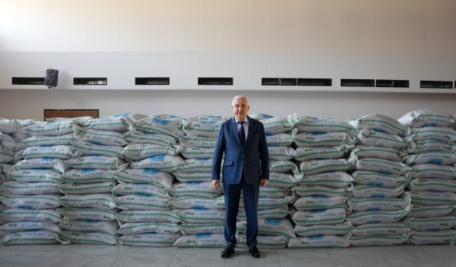 Kemalpaşa Belediyesi’nden çiftçilere 208 ton gübre desteği