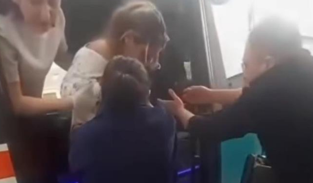 İzmir’de minibüste doğum: Şoför zamanla yarıştı