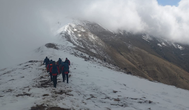 Kayıp amatör dağcı Bozdağ’da sığındığı bağ evinde sağ olarak bulundu