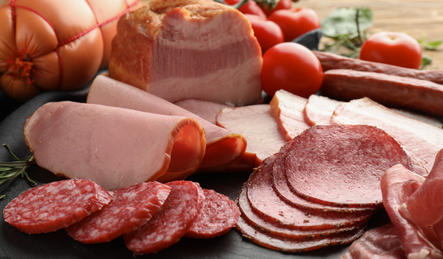 Uzmanı uyardı: Sofradaki tercih kolon kanseri riskini artırıyor