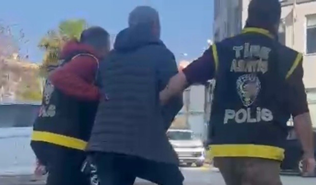 İzmir'de 15 yıldır aranan şüpheli sahte kimlikle yakalandı