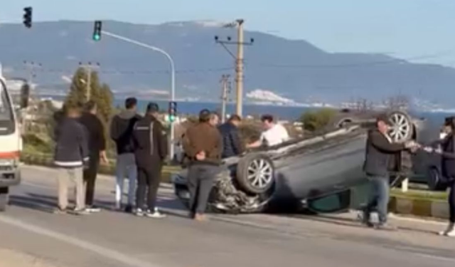Seferihisar’da araç takla attı: Maddi hasar oluştu