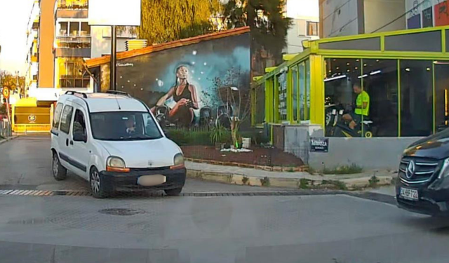 Balçova'da ters yöne giren sürücünün kural ihlali araç kamerasına yansıdı