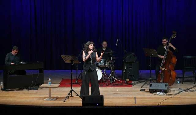 Karşıyaka’da caz rüzgarları esti: Suat Taşer’de unutulmaz gece
