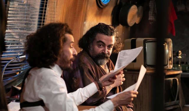 İzmir Şehir Tiyatroları’ndan yeni oyun: “Halktan Biri” prömiyere hazır