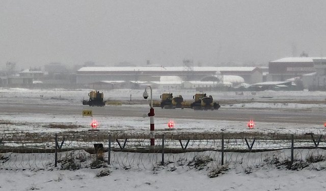 O il kara teslim oldu: İzmir uçağı pisti pas geçti