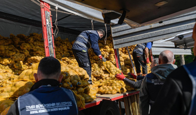 Ödemişli üreticiye destek: 300 ton patates dar gelirli ailelere ulaşıyor