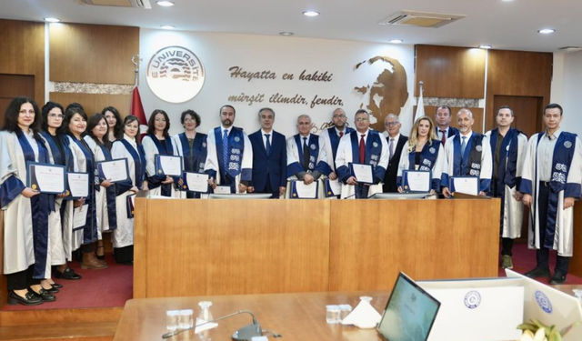 Ege Üniversitesi Senatosunda başarılı akademisyenler ve birimler ödüllendirildi