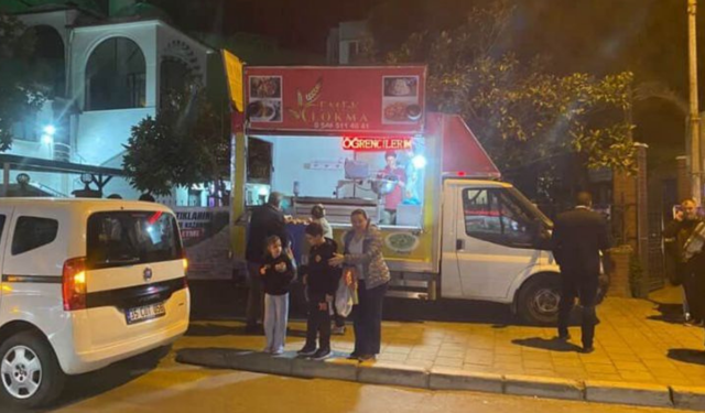 Kahramanmaraş’ta hayatını kaybedenler için Gaziemir’de lokma hayrı