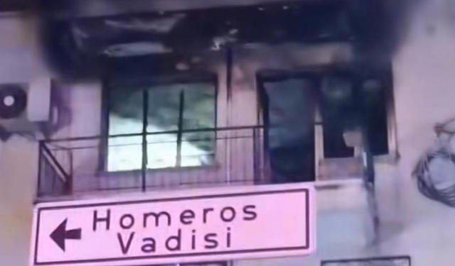 Bornova'da alevlerin sardığı evden acı haber: Baba öldü, oğlu entübe