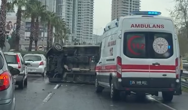 Altınyol'da servis aracı takla attı