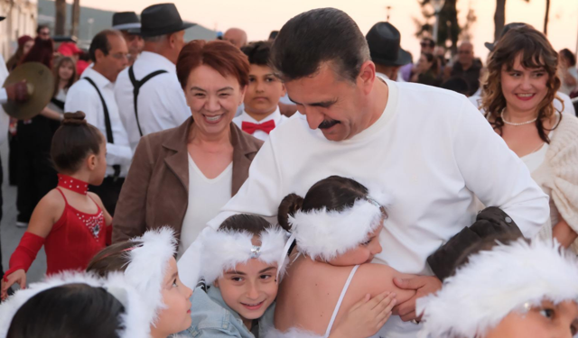Dikili’de dans şöleni: Başkan Kırgöz’den yeni sanat merkezi müjdesi