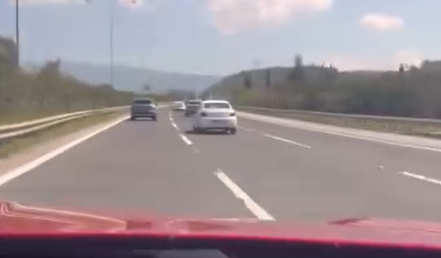 Bornova'da kuralsız sürücü makas atarak ilerledi