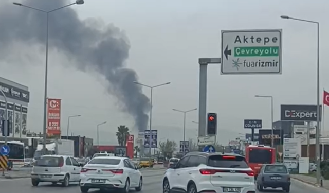 Buca’da gökyüzünü kaplayan dumanlar endişe yarattı