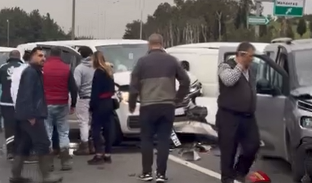 Gaziemir’de feci zincirleme kaza: 4 araç birbirine girdi, can kaybı var