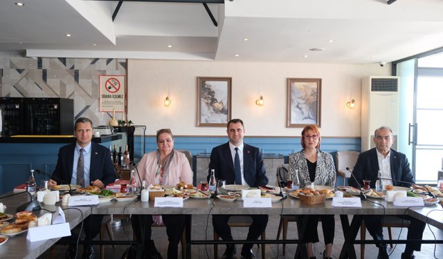 CHP'den İzmir iş dünyasında ekonomi zirvesi