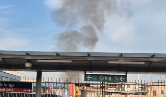 Buca’da gökyüzünü kaplayan kara dumanlar paniğe neden oldu