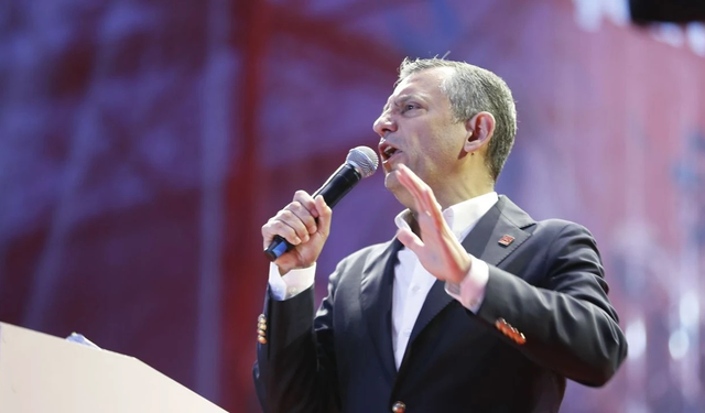 Özgür Özel’den İzmir’de sert çıkış: İzmir’i AK Parti’ye verseydik iskeleler vakıflara giderdi