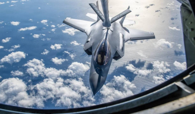 İran’da ABD’ye ait savaş uçağı düştü: Pilotlar için ödül açıklaması