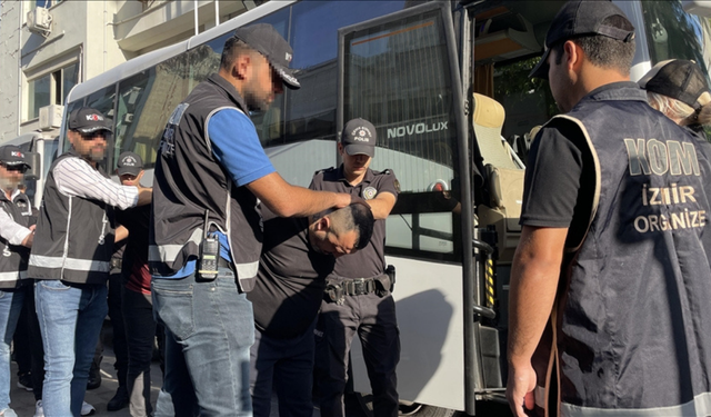 İzmir'de nitelikli dolandırıcılık operasyonu: 32 gözaltı