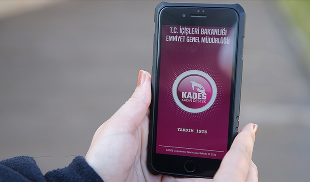 Kadına yönelik şiddete karşı teknoloji destekli önlem: KADES 9,5 milyon indirme barajını aştı