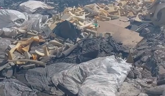 Karabağlar Sanayi Sitesi’nde atık yığınları tepki çekiyor