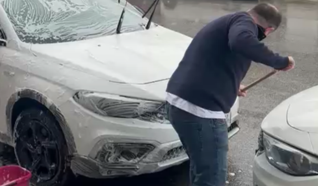 Karabağlar’da ilginç araç yıkama yöntemi