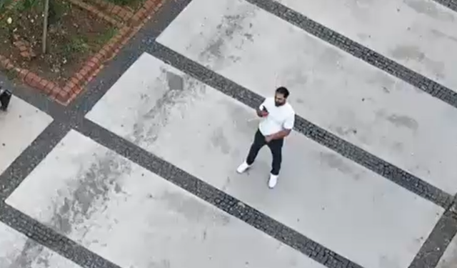 Kemeraltı'nda sokak ortasında uygunsuz hareketler sergiledi