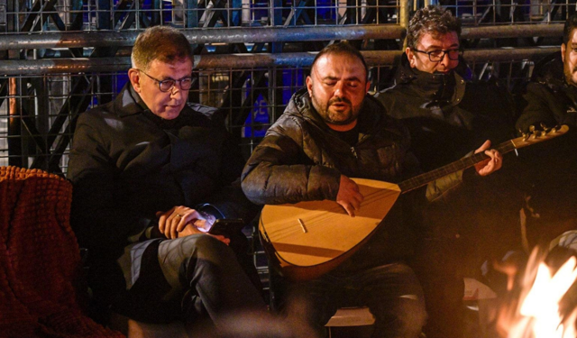 Meslek Fabrikası nöbeti üçüncü gece de devam etti: Hukuksuz uygulamalardan vazgeçin