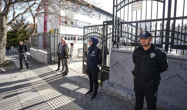 Türkiye genelinde okullarda güvenlik önlemleri artırıldı: En az iki polis görevlendirildi