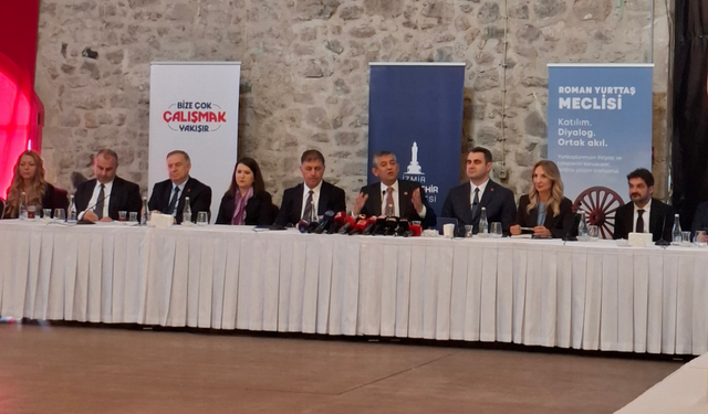 Özel, İzmir’de Roman yurttaşlarla buluştu: Romanlar kendini eşit hissetmiyorsa sorun vardır