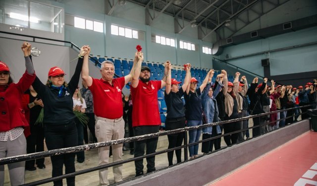 Güzelbahçe’de çifte bayram! 127 işçi sendikalı oldu