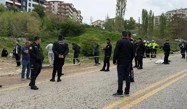 1 Mayıs’ta acı kaza: Kanalizasyon çalışmasında iki işçi kamyonetin altında can verdi