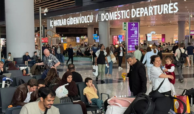 Bayram trafiği erken başladı: Otoyollar ve havalimanlarında tatil yoğunluğu