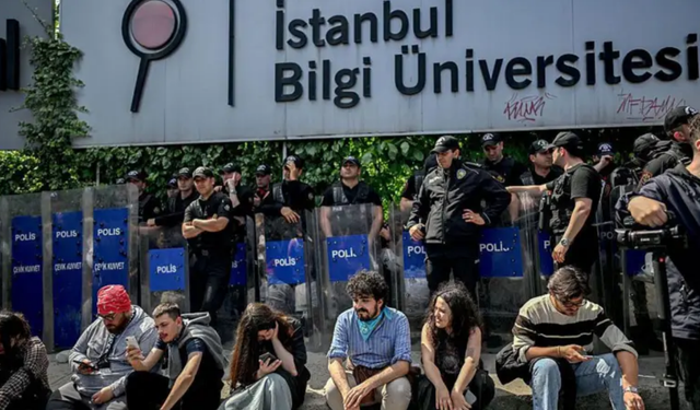 Kapatılan Bilgi Üniversitesi üç gün sonra yeniden açıldı